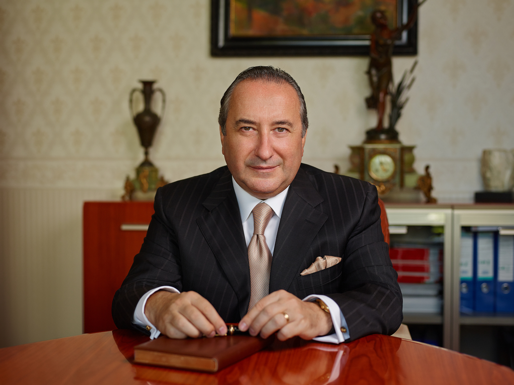 Panama Papers: Cu cine e coleg de bancă Livu Tudor? Toni Blair, Andrej Babis, regele Abdullah al Iordaniei. Raiul